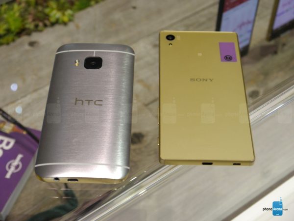 HTC m9 Plus ve Sony Xperia Z5 Premium Karşılaştırması Xperia-Z5-vs-One-M9-first-look-03