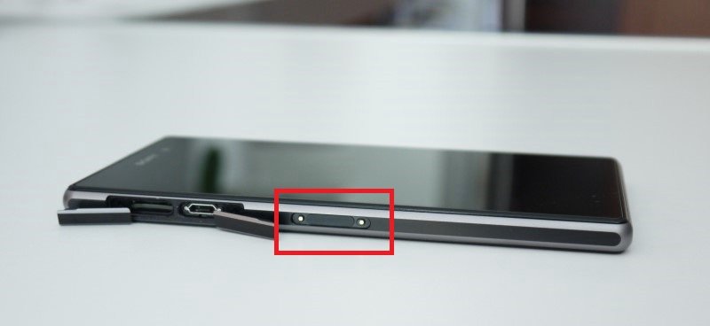 Sony'lerdeki Yandan Şarj Girişinin Avantajları Sony'lerdeki Yandan Şarj Girişinin Avantajları